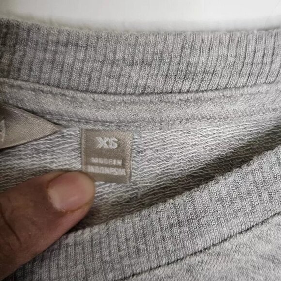 Athleta Nirvana Womens Heather Gray Twist Front Long Sleeve Sweatshirt Size Xs - Picture 8 of 9